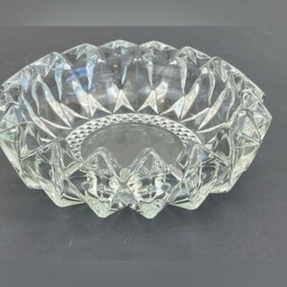 Vintage Crystal cut KIG astray || Made in Malaysia || Round crystal ashtray - Picture 5 of 5